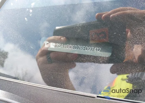 2024 Tesla Model Y Long Range Dual Motor All-Wheel Drive/Rwd z USA, uszkodzony, nr VIN 7SAYGDED7RF097412